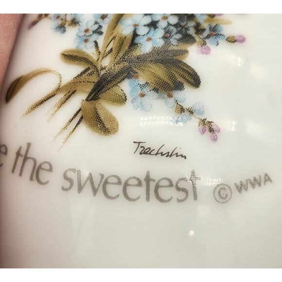 Holly Hobbie Vintage Porcelain Egg "Simple Pleasures Are The Sweetest" Signed‎ - Picture 2 of 7